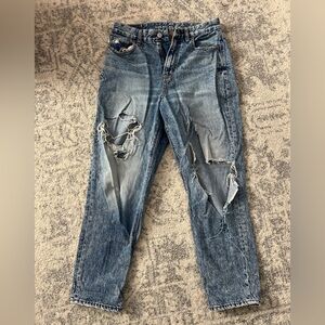 American Eagle Distressed Curvy Mom Jeans Acid Wash